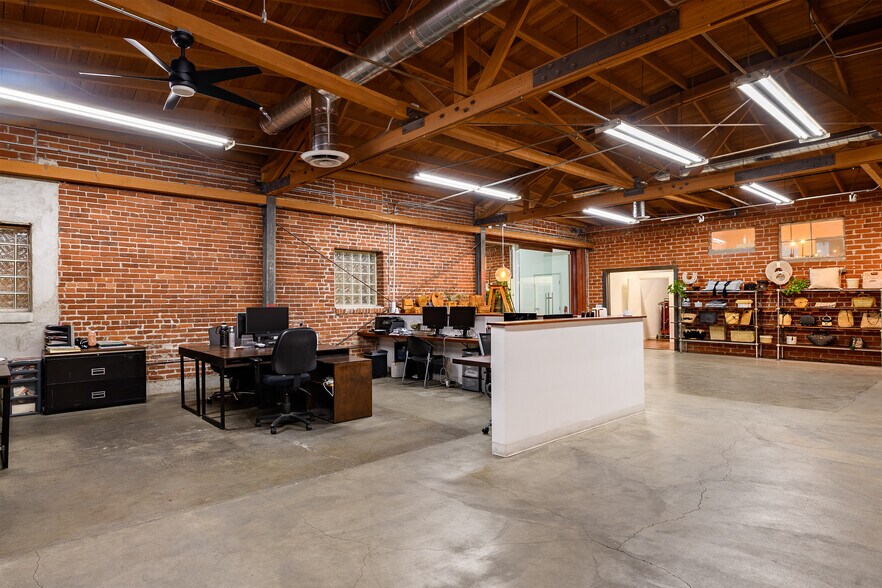 More Photos Of 1939 S Santa Fe Ave, Los Angeles Showroom For Lease