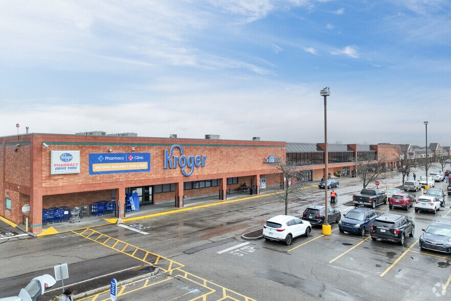 Primary Photo Of 1474 Main St, Hamilton Supermarket For Lease