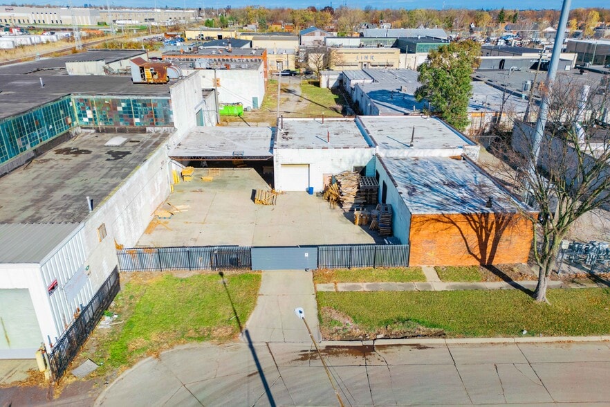 More Photos Of 13881 Elmira St, Detroit Manufacturing For Sale