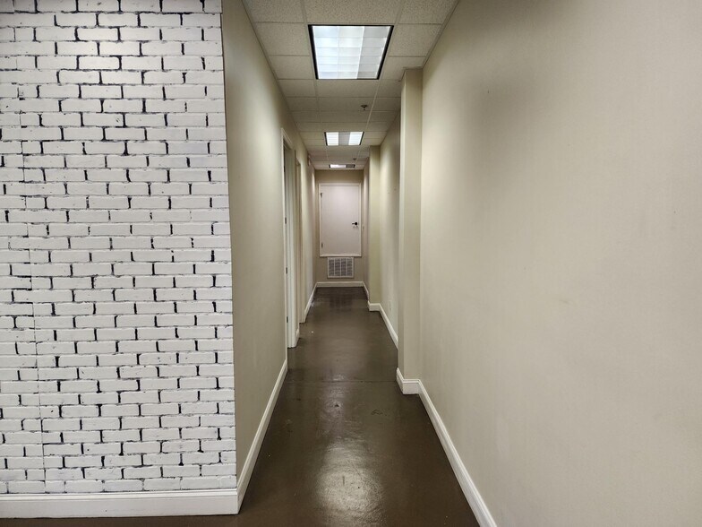 More Photos Of 301 S Collins St, Plant City General Retail For Sale