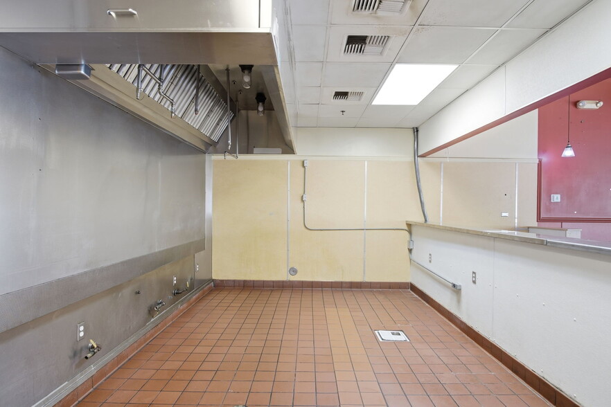 More Photos Of 1601-1617 Bellevue Rd, Atwater Restaurant For Lease