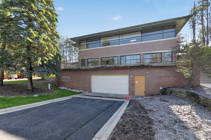 More Photos Of 8451 Boulder Ct, Commerce Township Office For Sale