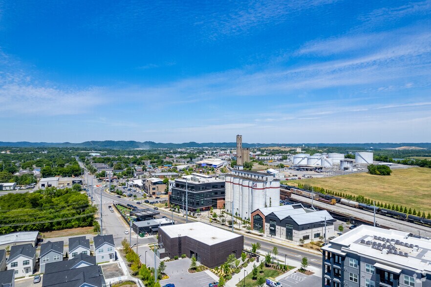 More Photos Of 4801 Centennial Blvd, Nashville General Retail For Lease