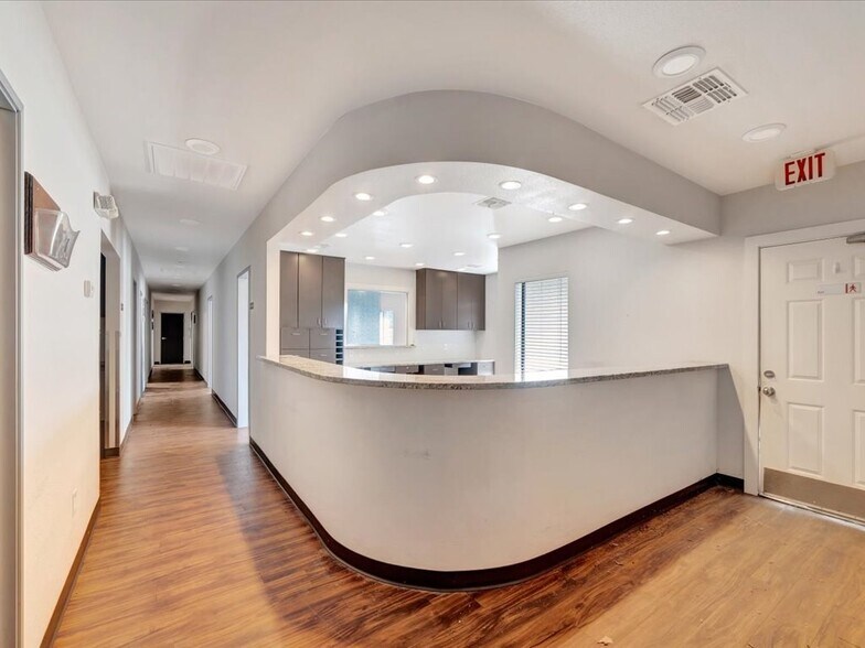 More Photos Of 1702 E Denman Ave, Lufkin Medical For Lease