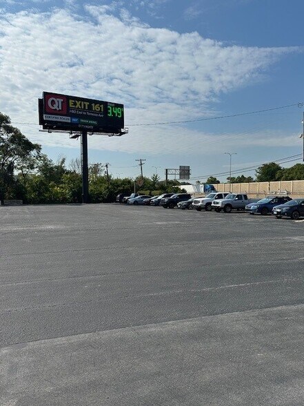 More Photos Of 16725 Van Dam Rd, South Holland Auto Repair For Lease