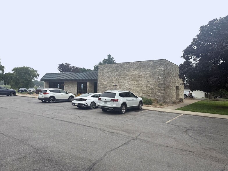 More Photos Of 3401 Pine St, Higginsville Medical For Sale