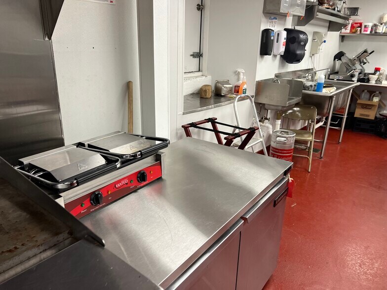 More Photos Of 28 Market St, Warren Theater Concert Hall For Lease