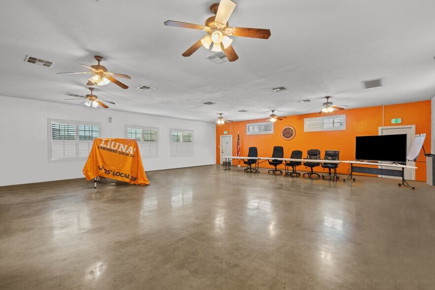 More Photos Of 2201 H St, Bakersfield Office For Sale