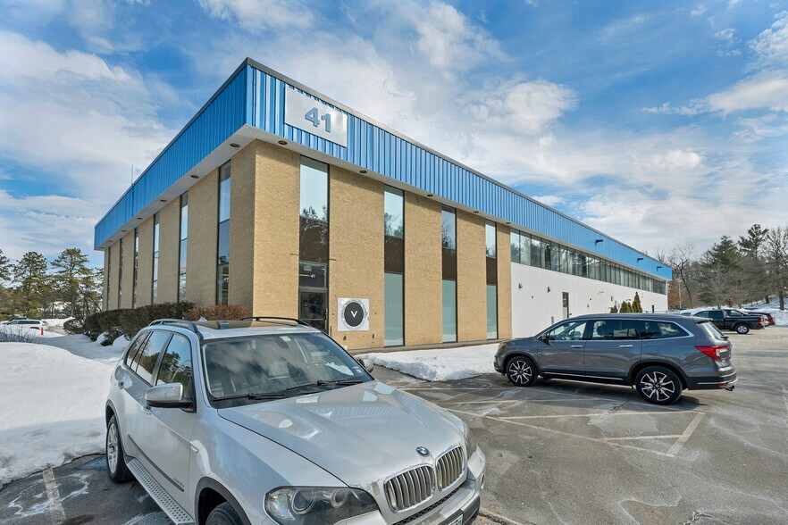 More Photos Of 41 Simon St, Nashua Flex For Lease