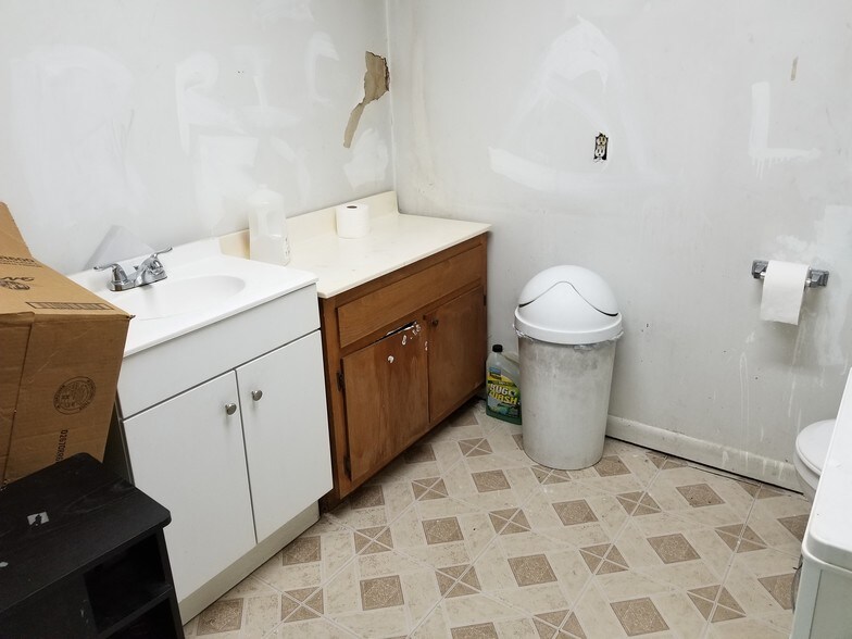 More Photos Of 2465 Millbrook Ave, Memphis Specialty For Sale