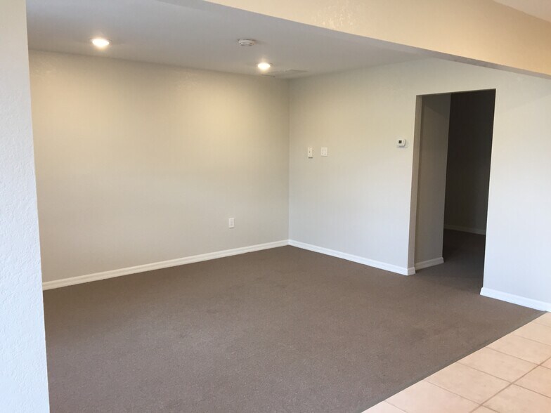 More Photos Of 23375 Janice Ave, Port Charlotte Warehouse For Lease