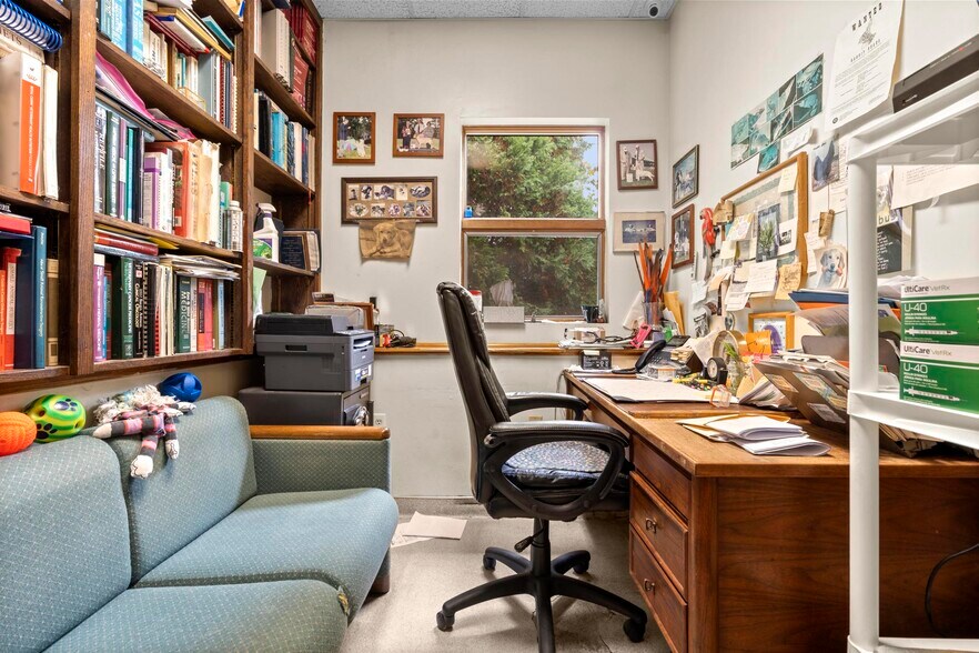 More Photos Of 755 Barnum Avenue Cutoff, Stratford Veterinarian Kennel For Sale