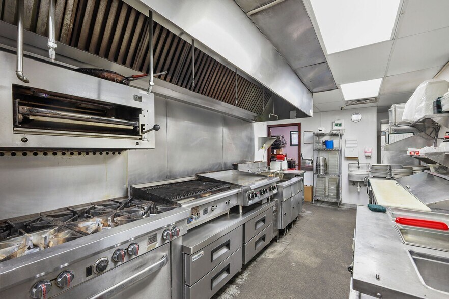 More Photos Of 830 Oregon Center Dr, Oregon Restaurant For Sale