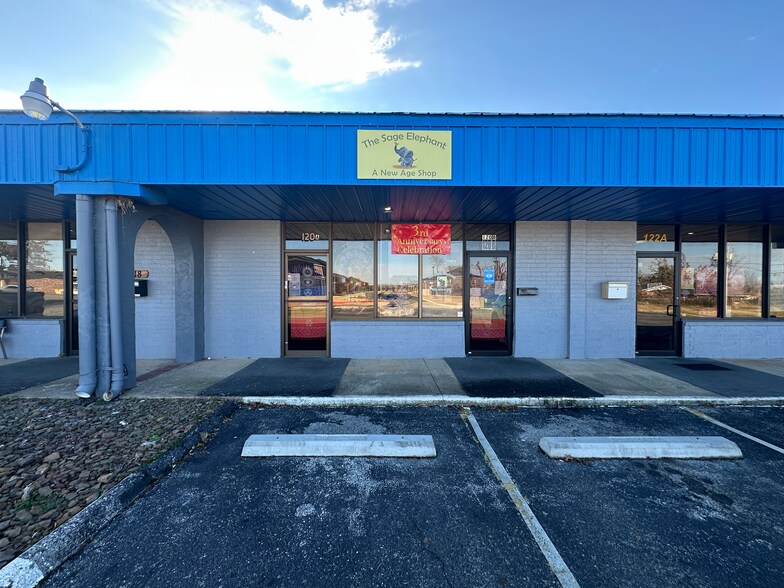 More Photos Of 114-126 N 13th St, Rogers General Retail For Lease