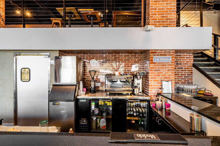 More Photos Of 108 W 2nd St, Los Angeles Apartments For Lease