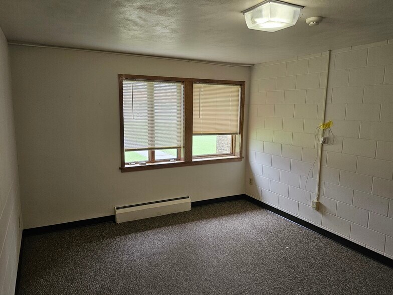 More Photos Of 522 11th SE Ave, Cambridge Office For Lease