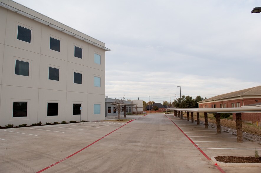 More Photos Of 400 W Arbrook Blvd, Arlington Medical For Lease