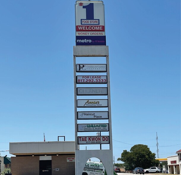 More Photos Of 5330 Wedgmont Circle, Fort Worth General Retail For Lease