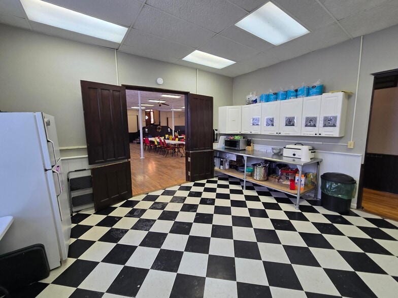 More Photos Of 386 Main St, New York Mills Specialty For Sale