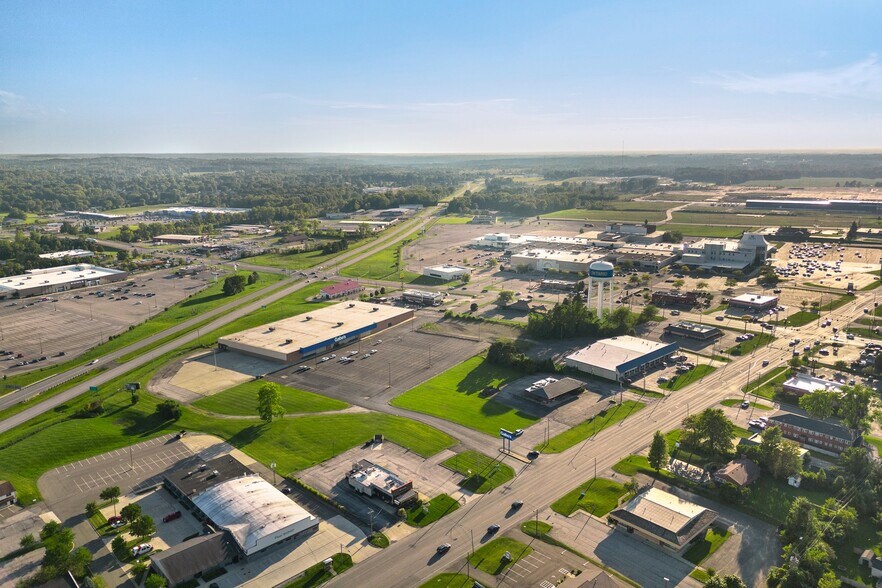 More Photos Of 2063 W 4th St, Mansfield Freestanding For Lease