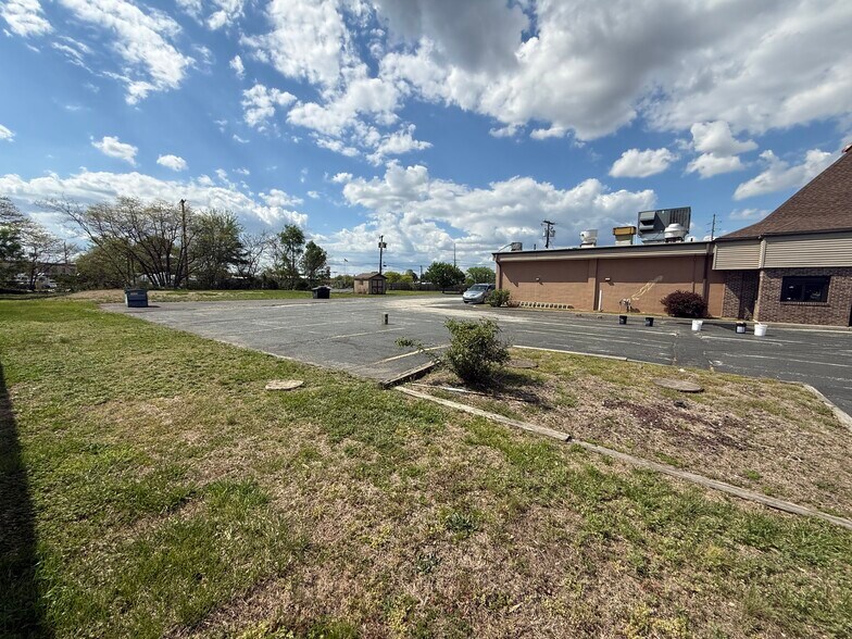 More Photos Of 185 W Cohawkin Rd, Clarksboro Restaurant For Lease