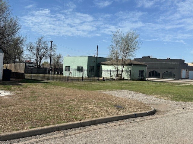 More Photos Of 9110 N Western Ave, Oklahoma City Freestanding For Lease