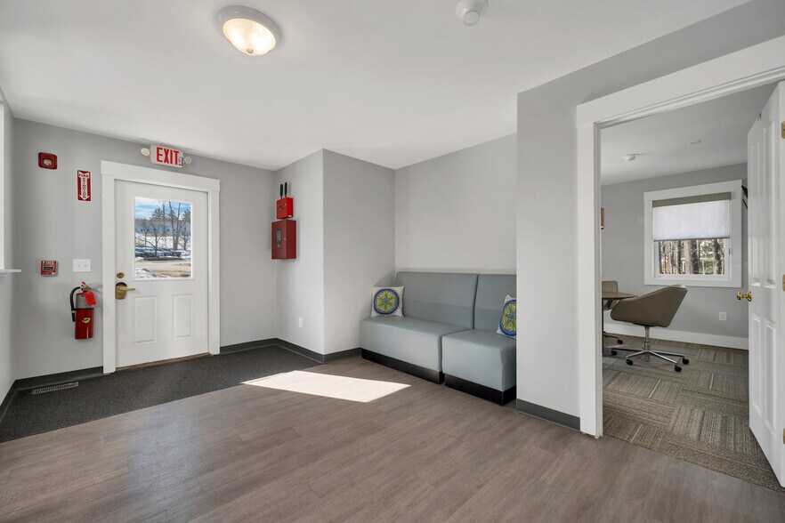 More Photos Of 252 Daniel Webster Hwy, Meredith Office For Sale