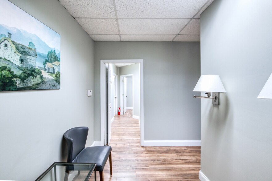 More Photos Of 5200 Park Rd, Charlotte Office For Lease