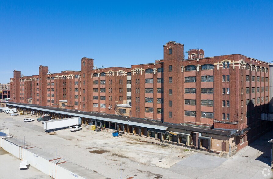 More Photos Of 1965 W Pershing Rd, Chicago Manufacturing For Lease