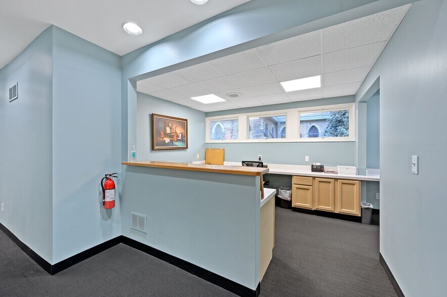 More Photos Of 71 E Hollister St, Cincinnati Medical For Lease