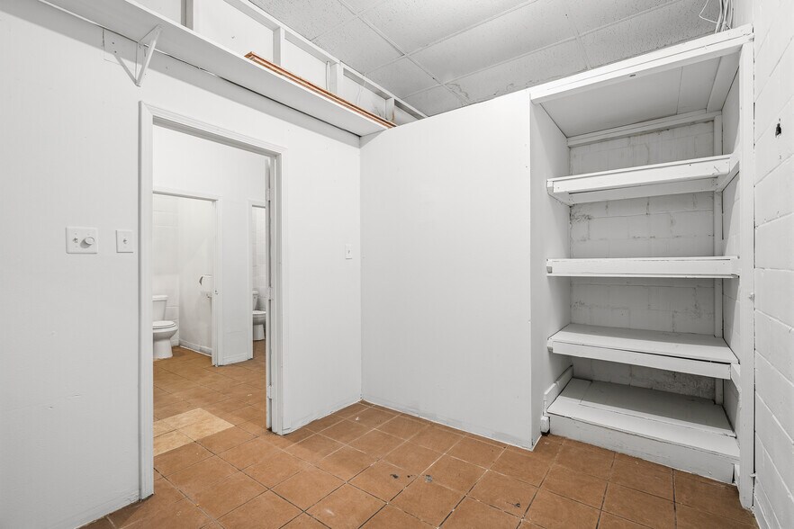 More Photos Of 4424 N Shepherd Dr, Houston Storefront For Lease