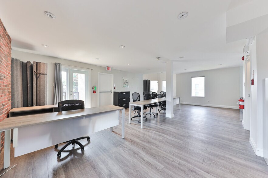 More Photos Of 15 Mississauga Rd S, Mississauga Office For Lease