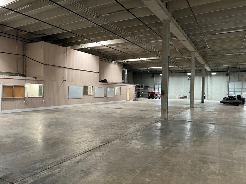 More Photos Of 7649 Airport Dr, Macon-Bibb Warehouse For Lease