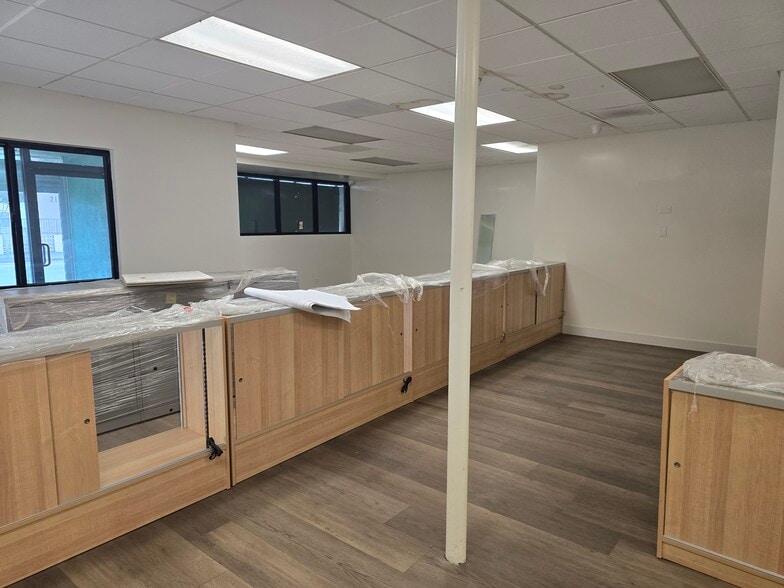 More Photos Of 2181 W Venice Blvd, Los Angeles Freestanding For Lease