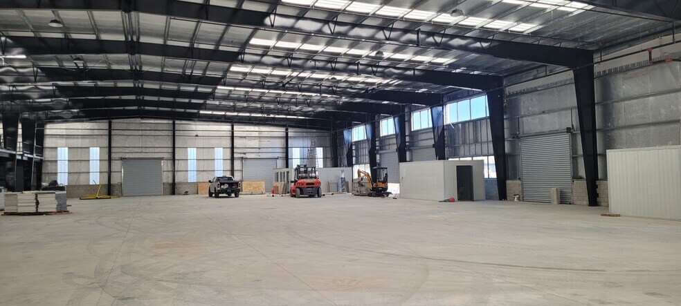 More Photos Of 19529 Democracy St, Groveland Industrial For Lease