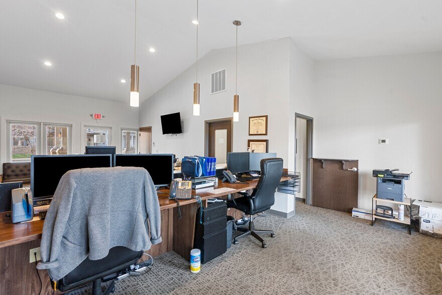 More Photos Of 304-306 Boston Sq, Georgetown Healthcare For Sale