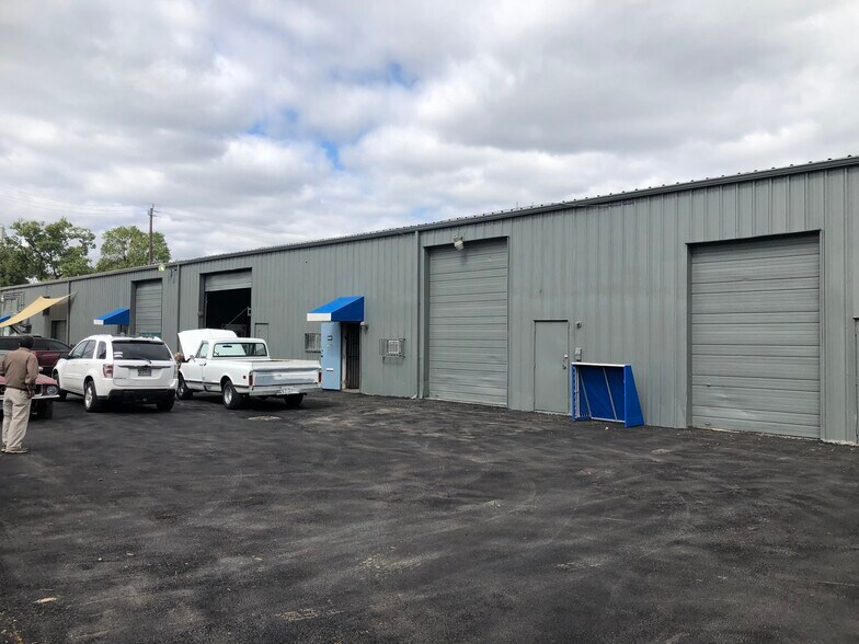 More Photos Of 301 Bennington St, Houston Warehouse For Lease