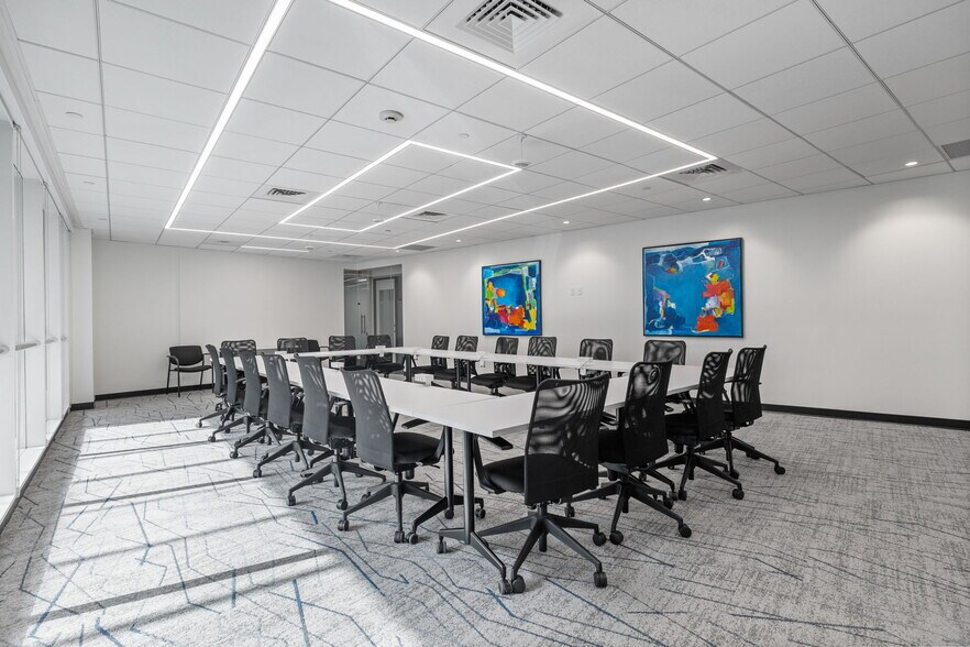 More Photos Of 10 Burlington Mall Rd, Burlington Office For Sale