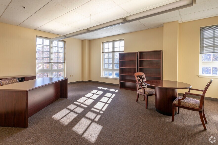 More Photos Of 920 Ridgebrook Rd, Sparks Office For Sale