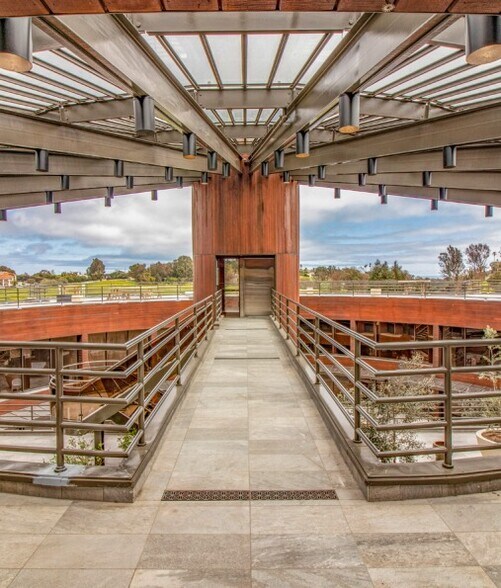 More Photos Of 29160 Heathercliff Rd, Malibu Office For Lease