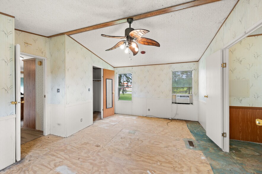 More Photos Of 7 Hills Rd, Newark Warehouse For Sale
