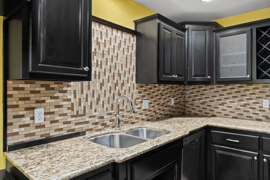 More Photos Of 814 Jackson St, Bakersfield Warehouse For Lease