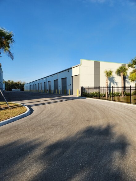 More Photos Of 3031 Palm Beach Blvd, Fort Myers Warehouse For Lease