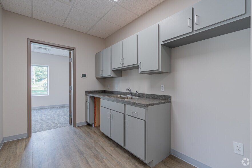 More Photos Of 1781 Kitty Hawk Dr, Elizabethtown Warehouse For Sale