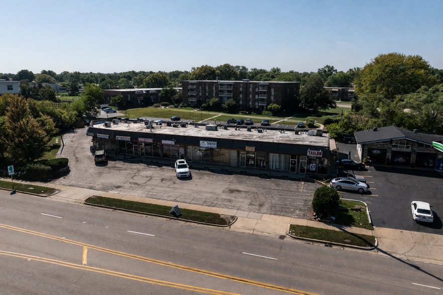 More Photos Of 805-813 W Rand Rd, Arlington Heights General Retail For Lease