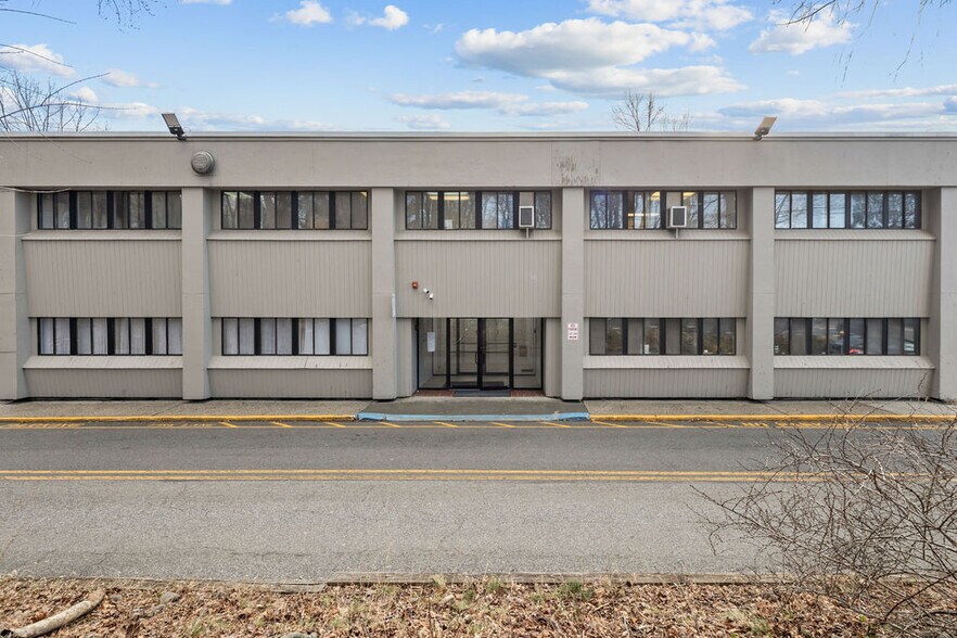 More Photos Of 29 N Airmont Rd, Suffern Medical For Lease