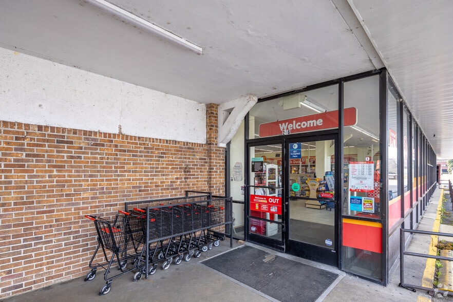 More Photos Of 208 E Mcintyre St, Mullins Supermarket For Sale