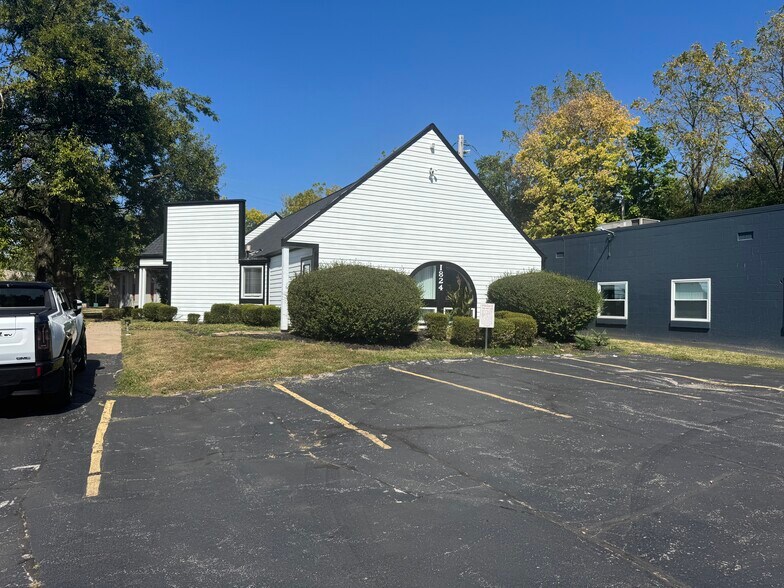 Primary Photo Of 1824 E Broad St, Columbus Office For Lease