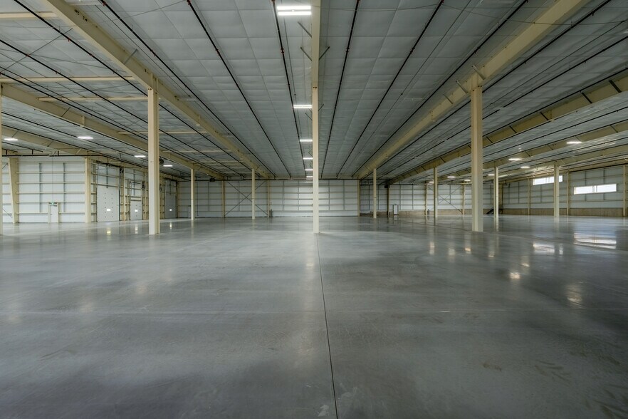 More Photos Of 155 Dennis Rd, St Thomas Distribution For Lease