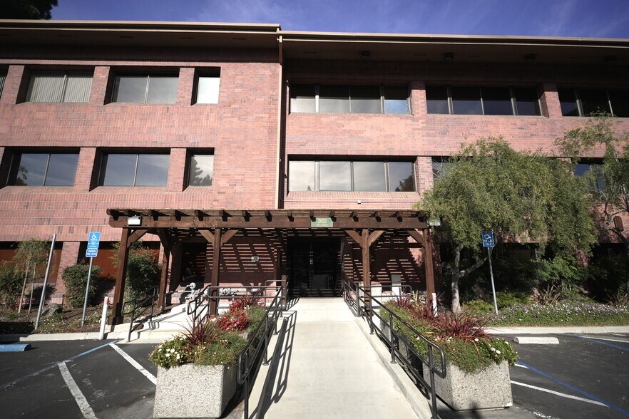 2021 The Alameda, San Jose, CA 95126 Office For Sale